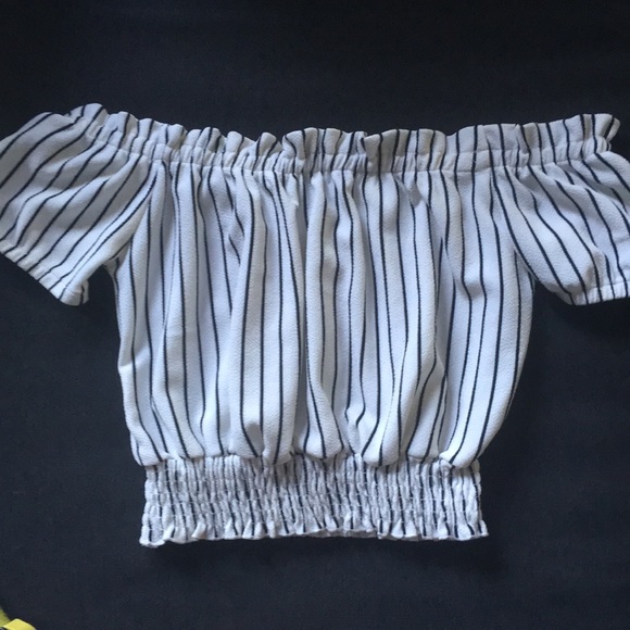 Super cute White and black stripe crop top Size S - Picture 3 of 5